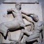Combat d'un centaure et d'un lapithe (Ve siècle avant J.C.). Métope (...)